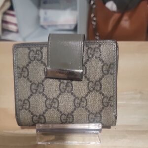 Gucci Gray Wallet Iconic Monogram Design